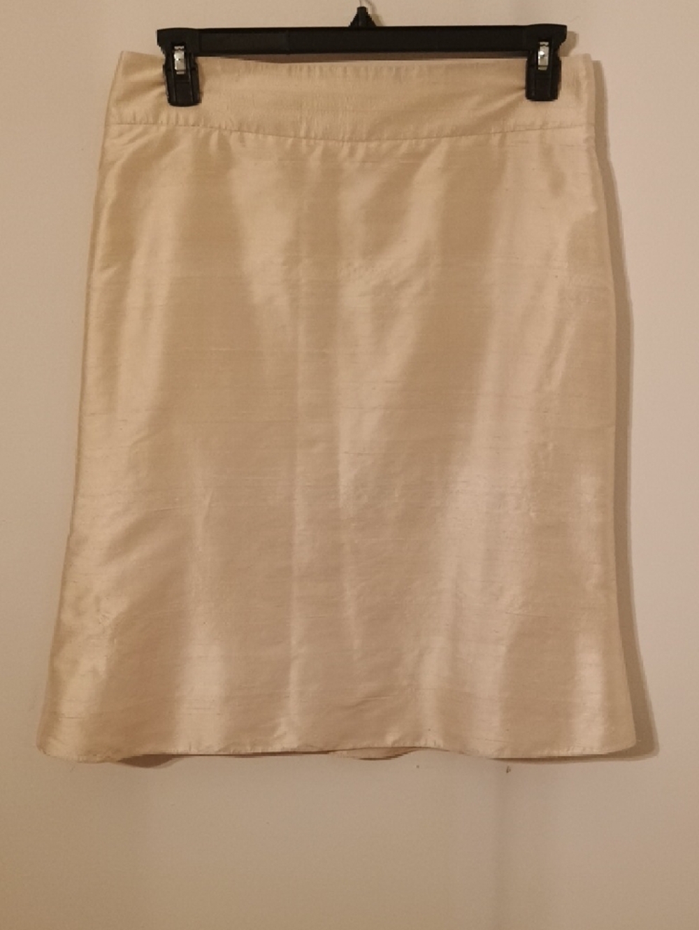Armani Collezioni Cream Pencil Skirt with Subtle Flare Size 14 100%Silk